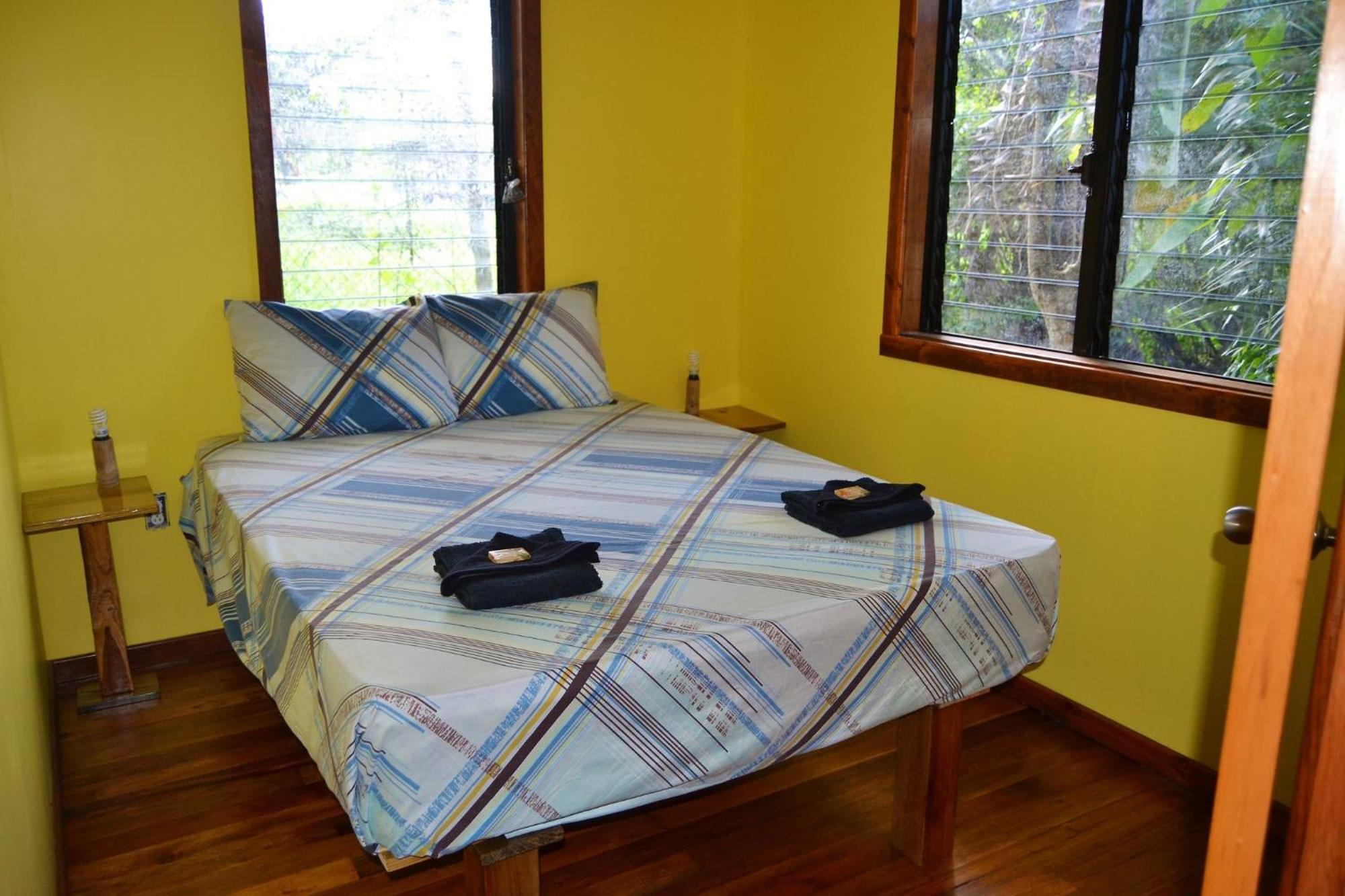 Iguana Roost Tourism Gold Standard Fully Equipped Two Bedroom Cabin San Ignacio Εξωτερικό φωτογραφία